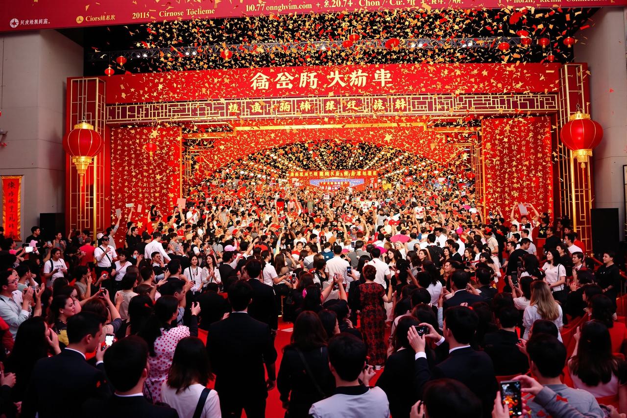 色色视频《星辰大海》票房突破30亿，创华语科幻新纪录