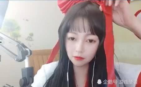 虎牙女主播啊莓莓,青春活力,电竞魅力绽放