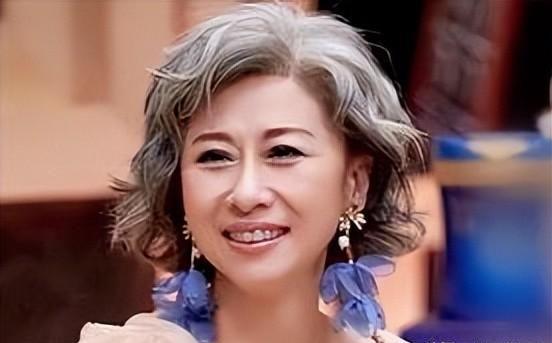 女明星没白发,揭秘白发生成的秘密