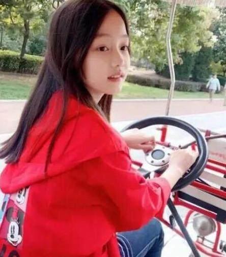 赵薇女儿现在的照片,美丽瞬间惊艳亮相